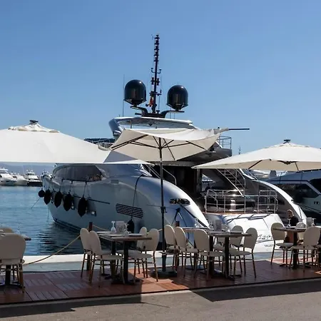 2 Luxurious In The Heart Of Puerto Banus דירה