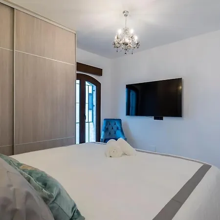 2 Luxurious In The Heart Of Puerto Banus Apartment